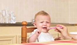 娱乐吃瓜君小孩吐奶,温馨家庭瞬间变焦点