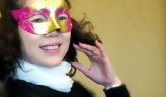 娱乐吃瓜戴面具的是谁啊,神秘面纱下的娱乐吃瓜达人揭秘